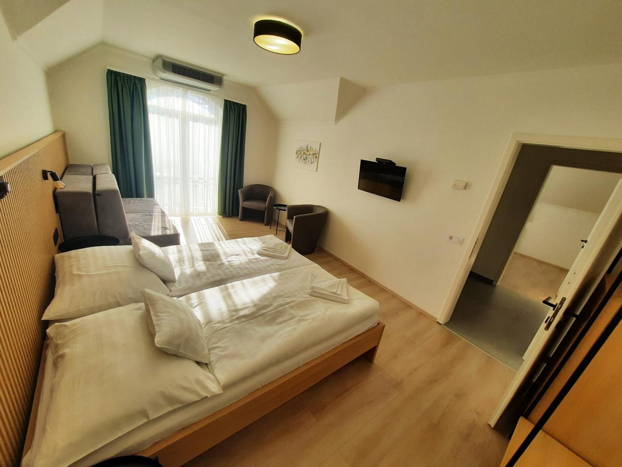 Sovirag Termal Panzio Hotel ฮอยดูนานาช ภายนอก รูปภาพ